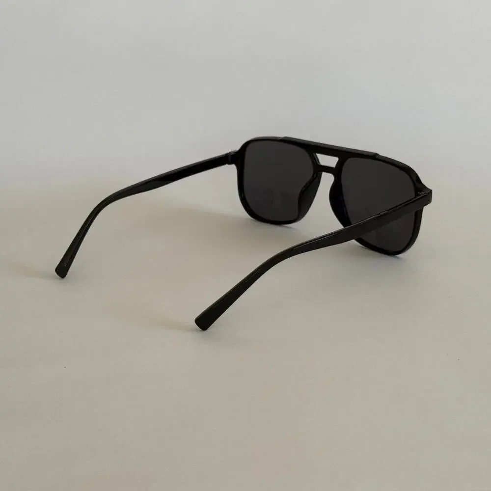 Black square sunglasses with